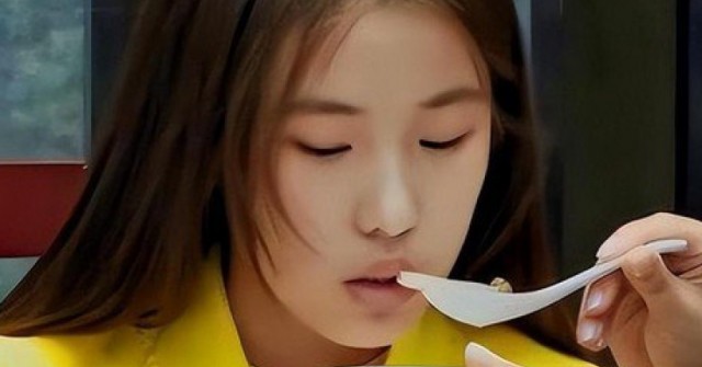 Cuộc sống hiện tại gây bất ngờ của cô bé 16 tuổi vẫn phải đút cơm, tiêu 170 triệu đồng/ngày, sẵn sàng đi 500km để cắt tóc