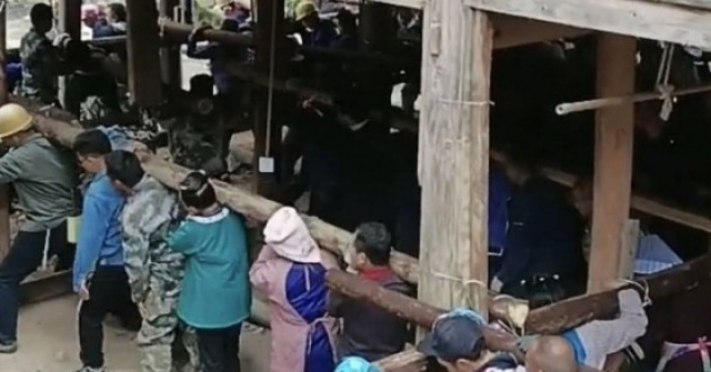 200 người làm 'thần đèn' nhấc bổng ngôi nhà 6 tấn