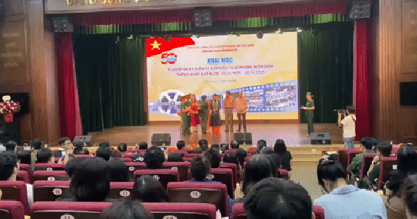 Tình đầu quốc dân Việt Nam tái xuất sau 20 năm mất tích, visual huyền thoại khiến thời gian cũng phải chịu thua