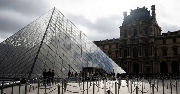 Hàng trăm tư liệu quý tại bảo tàng Louvre bị hư hại nghiêm trọng