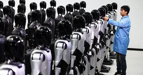 Bên trong công xưởng 10.000 m2, hàng trăm người Trung Quốc đang làm một việc mà cả thế giới không hiểu nổi