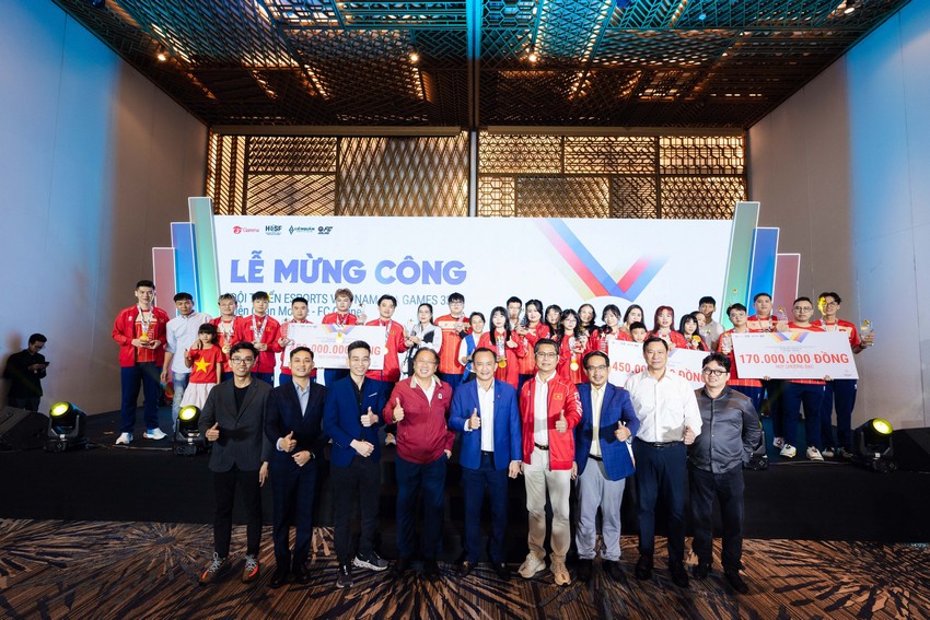 Garena Việt Nam trao hơn 1 tỷ đồng mừng công các đội tuyển Esports tại SEA Games 33