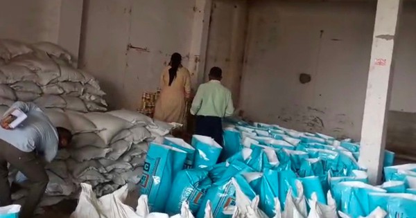 Nhận tin mật rồi đột kích một ngôi nhà, công an triệt phá đường dây sản xuất phân bón giả từ hóa chất, nghi có sự tiếp tay từ cán bộ