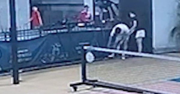 Người đàn ông rơi xuống đất tử vong khi cố nhặt bóng pickleball