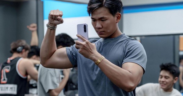 Giữ dáng mùa lễ hội: Gemini Live theo kèm từng động tác