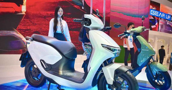 Honda chính thức mở bán xe máy điện mới: Giá 