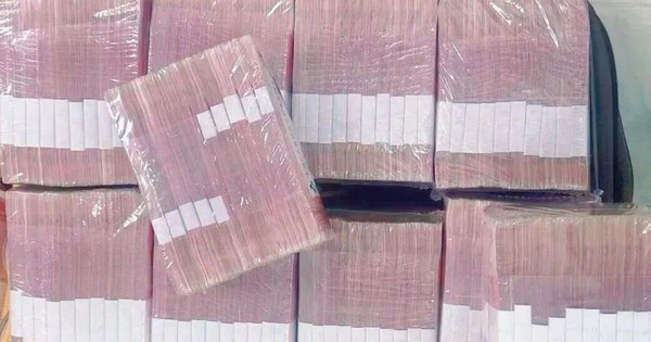 Phát hiện người phụ nữ kéo vali đến ngân hàng rút gần 9 tỷ đồng tiền mặt, công an triển khai các biện pháp nghiệp vụ vào cuộc