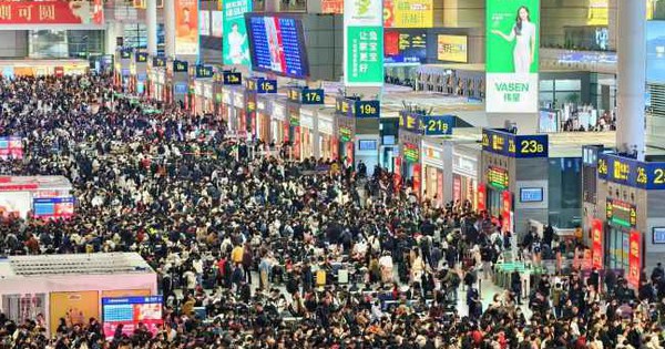 Cảnh tượng ngay lúc này ở ga tàu điện: Nhiều người không tin vào mắt mình