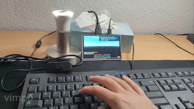 Hacker cài đặt server Minecraft trên bóng đèn thông minh giá rẻ