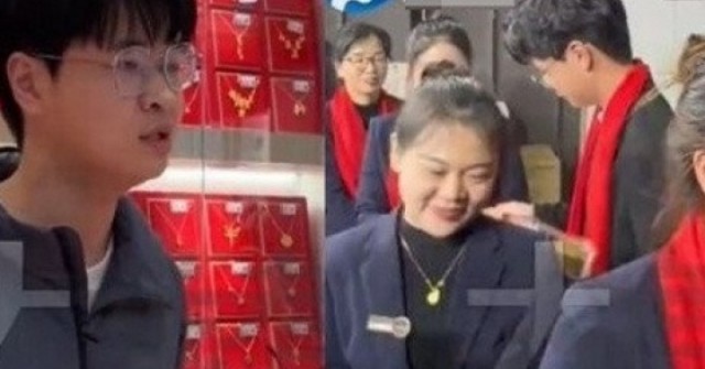 Chủ tiệm 21 tuổi phát vàng, thưởng cả tỷ đồng tiền mặt cho nhân viên