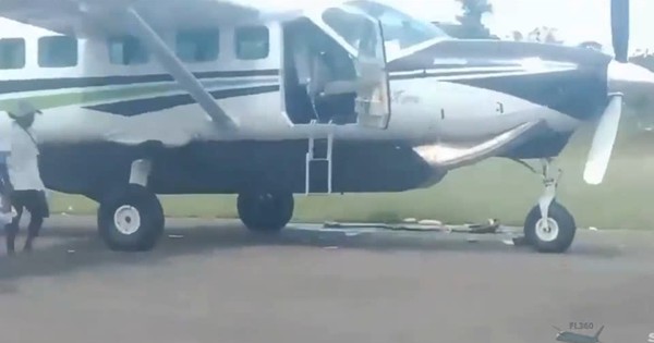 Indonesia: Cơ trưởng và cơ phó bị bắn tử vong ngay sau khi máy bay hạ cánh, hành khách hoảng loạn tháo chạy thoát thân