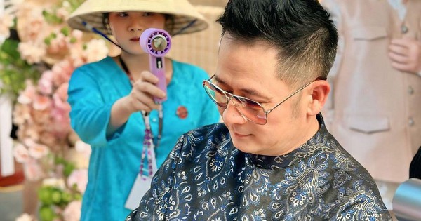 Nam ca sĩ sở hữu biệt thự 2.000 m2 ở Mỹ và Việt Nam: Ngoài 50 hôn nhân viên mãn bên vợ kém 17 tuổi