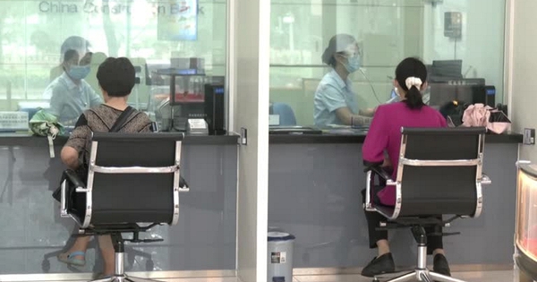 Rút 80 triệu đồng từ tài khoản của mình, người đàn ông bị nhân viên ngân hàng yêu cầu chứng minh là sẽ thực sự tiêu tiền