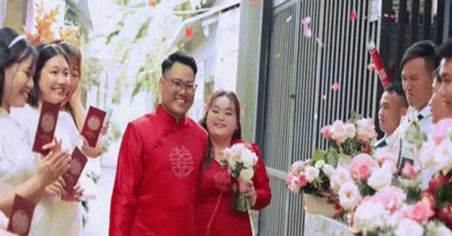 Cô dâu hơn 100kg ‘cháy hết mình’ trong đám cưới, được mẹ chồng tặng quà đặc biệt