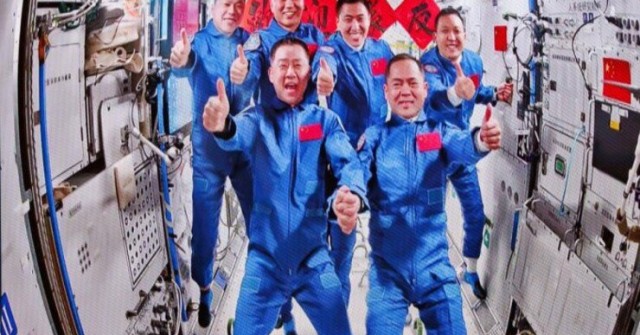 Trung Quốc chuẩn bị đưa các phi hành gia mắc kẹt trở về
