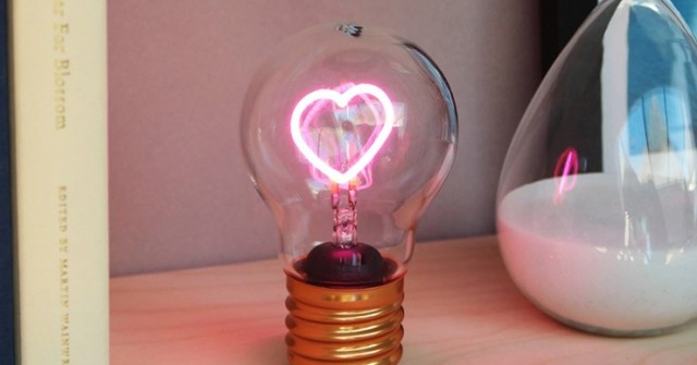 Đèn thông minh: Món quà “trợ lý cảm xúc” đáng mua dịp Valentine