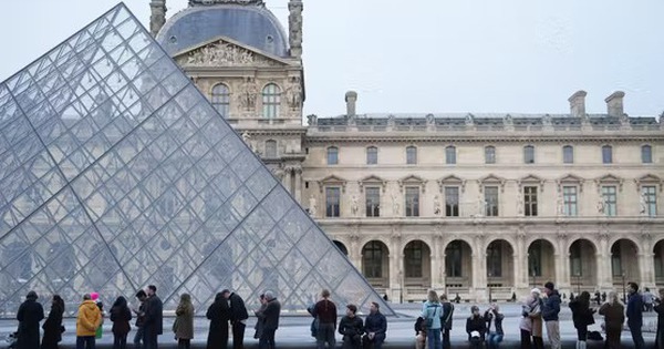 Pháp phanh phui mạng lưới gian lận vé kéo dài 10 năm tại bảo tàng Louvre