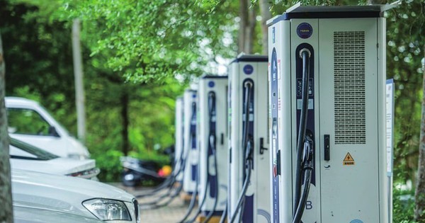 Hạ tầng sạc: Bài toán khó giải với xe Trung Quốc ở Việt Nam, dù là xe điện EV hay xe hybrid PHEV