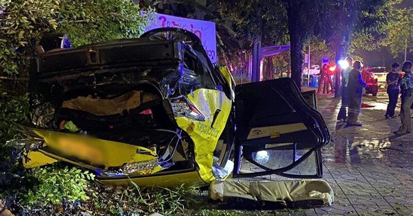 Chiếc taxi gặp tai nạn nghiêm trọng khiến tài xế tử vong, 1 chi tiết ở hiện trường hé lộ lý do