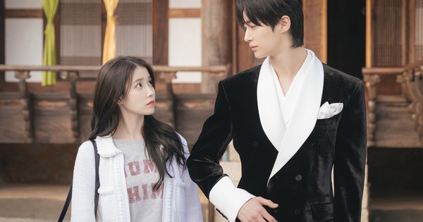 Đội ơn trời đất vì cặp đôi này đã yêu nhau: Nhà trai là hoàng tử cao sang quyền quý, nhà gái xinh yêu như em bé