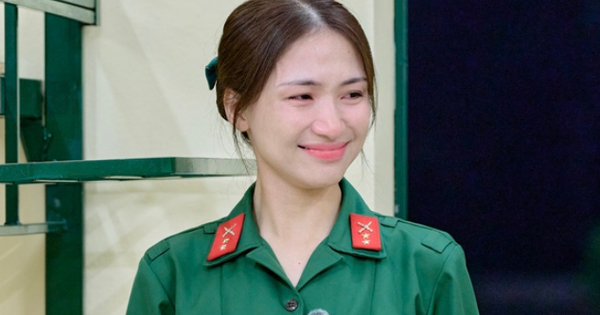Hòa Minzy rưng rưng, thừa nhận cô đơn