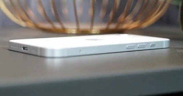Mẫu iPhone đang ế ẩm bán chạy hơn iPhone 17 Pro Max