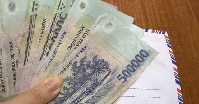 Thông gia Việt kiều bay về dự đám tang, gửi phong bì khiến gia đình náo loạn