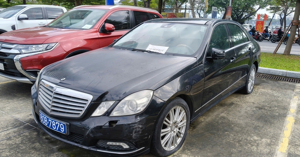 Cận cảnh xe công Mercedes-Benz E300 thanh lý ở Đà Nẵng, giá khởi điểm còn 282 triệu đồng