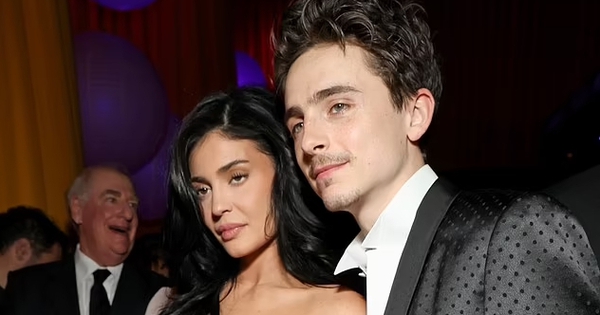 Chuyện tình dậy sóng về Kylie Jenner - Timothée Chalamet