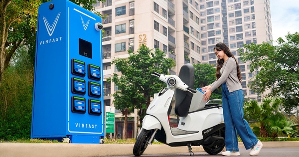 VinFast ra mắt 4 mẫu xe máy điện mới, hoàn thiện lắp đặt 4.500 trạm đổi pin đầu tiên