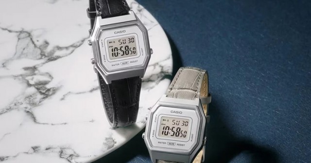 Casio tung đồng hồ số cổ điển dây da, giá chưa đến 1,45 triệu đồng