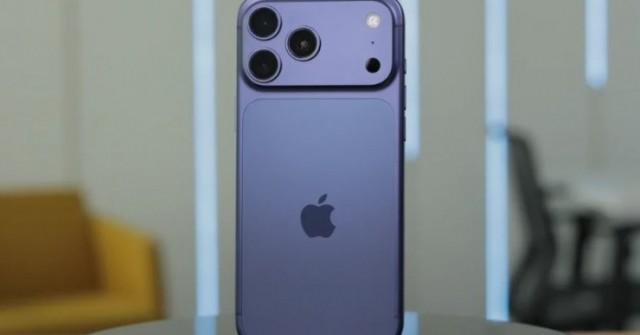 iPhone 17 Pro phô diễn khả năng chụp ảnh selfie nhóm thần sầu