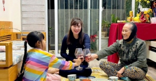 Ở tuổi 73, mẹ tôi đón cái Tết đầu tiên xa quê