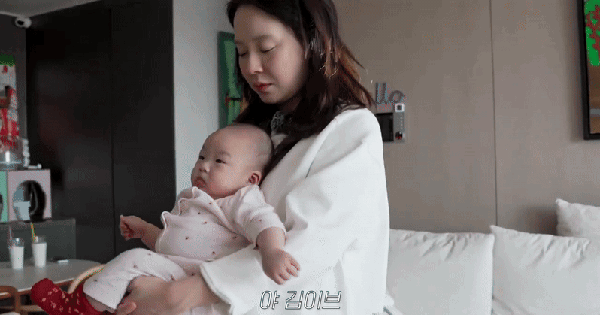 “Song Ji Hyo kiệt sức khi nuôi con”