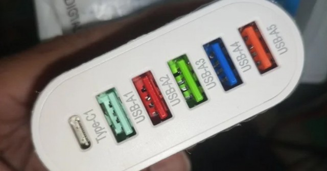 Những màu sắc trên cổng USB muốn ám chỉ điều gì?