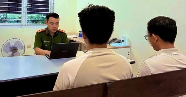 Nam sinh ở Hà Nội bất ngờ đi bán 30 cây vàng rồi thực hiện chuyển khoản 4 tỷ đồng: Công an lập tức điều tra