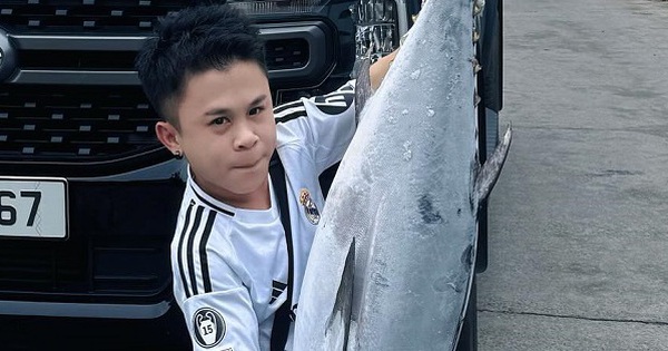 Nam diễn viên 1m26 từng yêu nữ người mẫu cao 1m78 giờ ra sao ở tuổi 32?