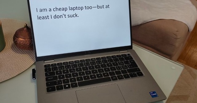 Sự thật phũ phàng phía sau những chiếc laptop 
