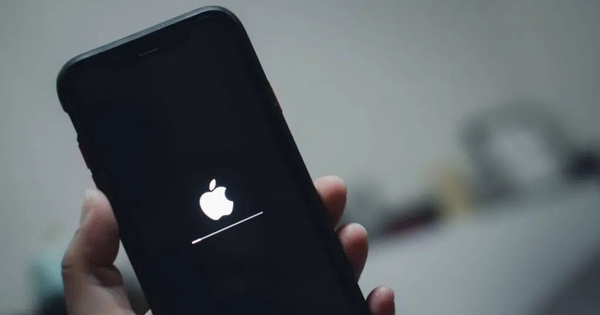 Người dùng iPhone cần khởi động lại ngay lập tức!
