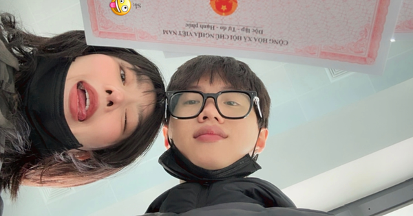 1 nam rapper Việt và quản lý đăng ký kết hôn