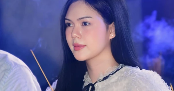 Diễn viên Ngọc Trinh đau xót thông báo bố qua đời vào ngày 28 Tết
