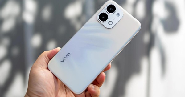 Livestream 6 tiếng “còn pin còn live”: Khi Y31d bước vào bài test kéo dài suốt một ngày Tết