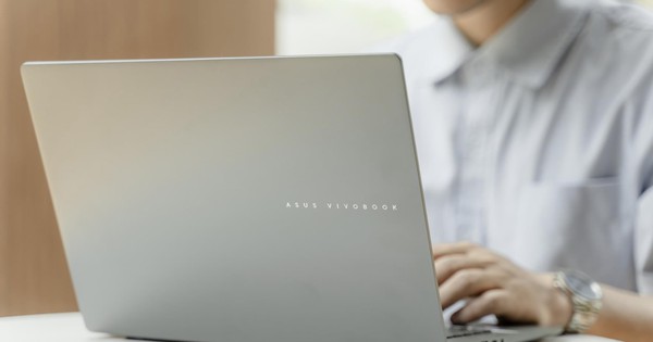 Chiếc laptop giúp bạn vững vàng đi qua 4 năm đại học