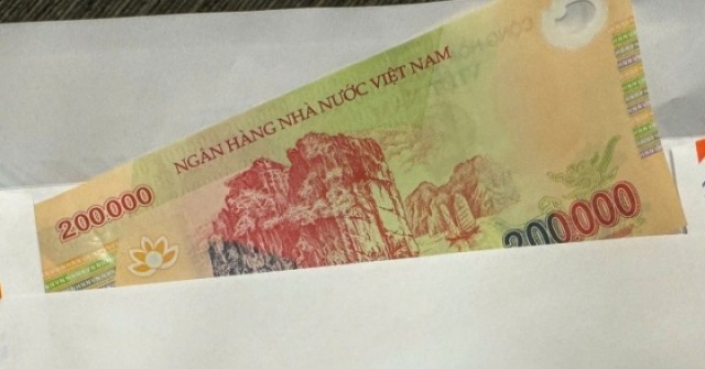 Cầm 200 nghìn đi đám giỗ, thông gia nghèo bất ngờ khi gia chủ trả lại phong bì