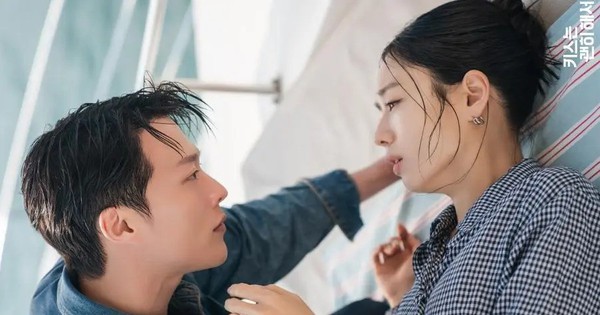 Kiếp trước cứu thế giới mới yêu được tổng tài đẹp phát điên thế này: 10 điểm kinh tế, 100 điểm tinh tế, 1000 điểm visual