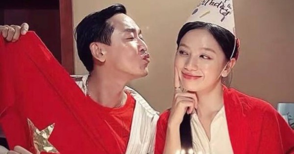 Bắt gặp cặp sao Vbiz cách nhau 16 tuổi công khai tình tứ, nhà gái đẹp ác liệt ai ngắm cũng phải mê