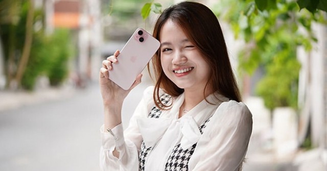Chiếc iPhone đã qua sử dụng vẫn hút người mua trong những ngày cuối năm