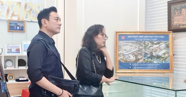 Nam diễn viên 18 năm chăm mẹ tai biến, 52 tuổi bỡ ngỡ khi pha sữa cho con, 56 tuổi lên chức Chủ tịch