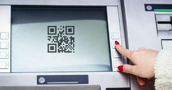 Rút tiền bằng mã QR tại ATM khác ngân hàng được không