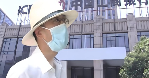 Khách gửi tiết kiệm 77 tỷ đồng được nhận luôn lãi 15 tỷ, 1 năm sau số dư về 0 nhưng ngân hàng khẳng định: “Chúng tôi không liên quan”